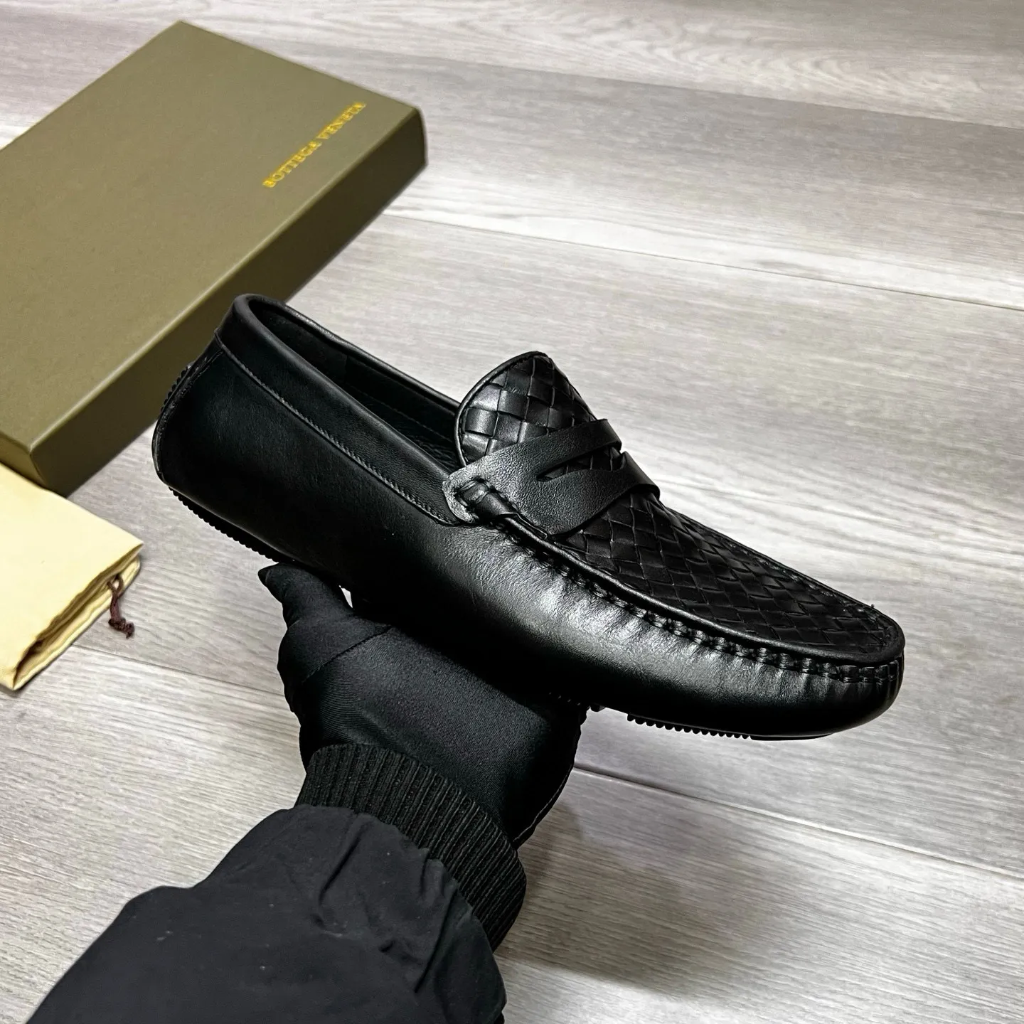 Factory price 480 BV 〰️Purely handmade classic men's beanie shoes👉👉driving shoes, slip-on shoes, made of imported cowhide from Italy, 💕water-dyed cowhide lining, 🔊original outsole, waterproof platform design, comfortable on the feet. Good choice for traveling and driving, single color available, code number: 38-44, (45 can be customized)